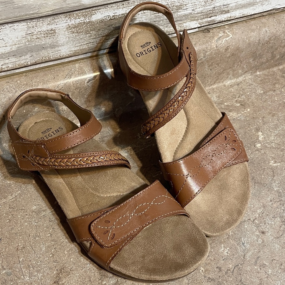 Earth Origins Size 10 Tan and Brown Sandals